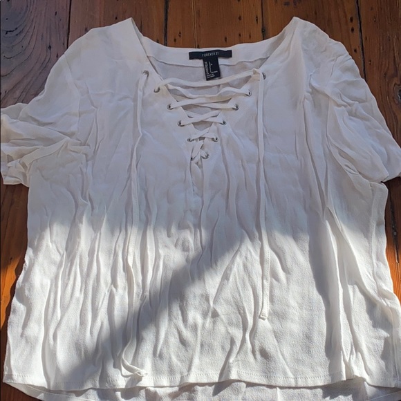 White top - Picture 1 of 2